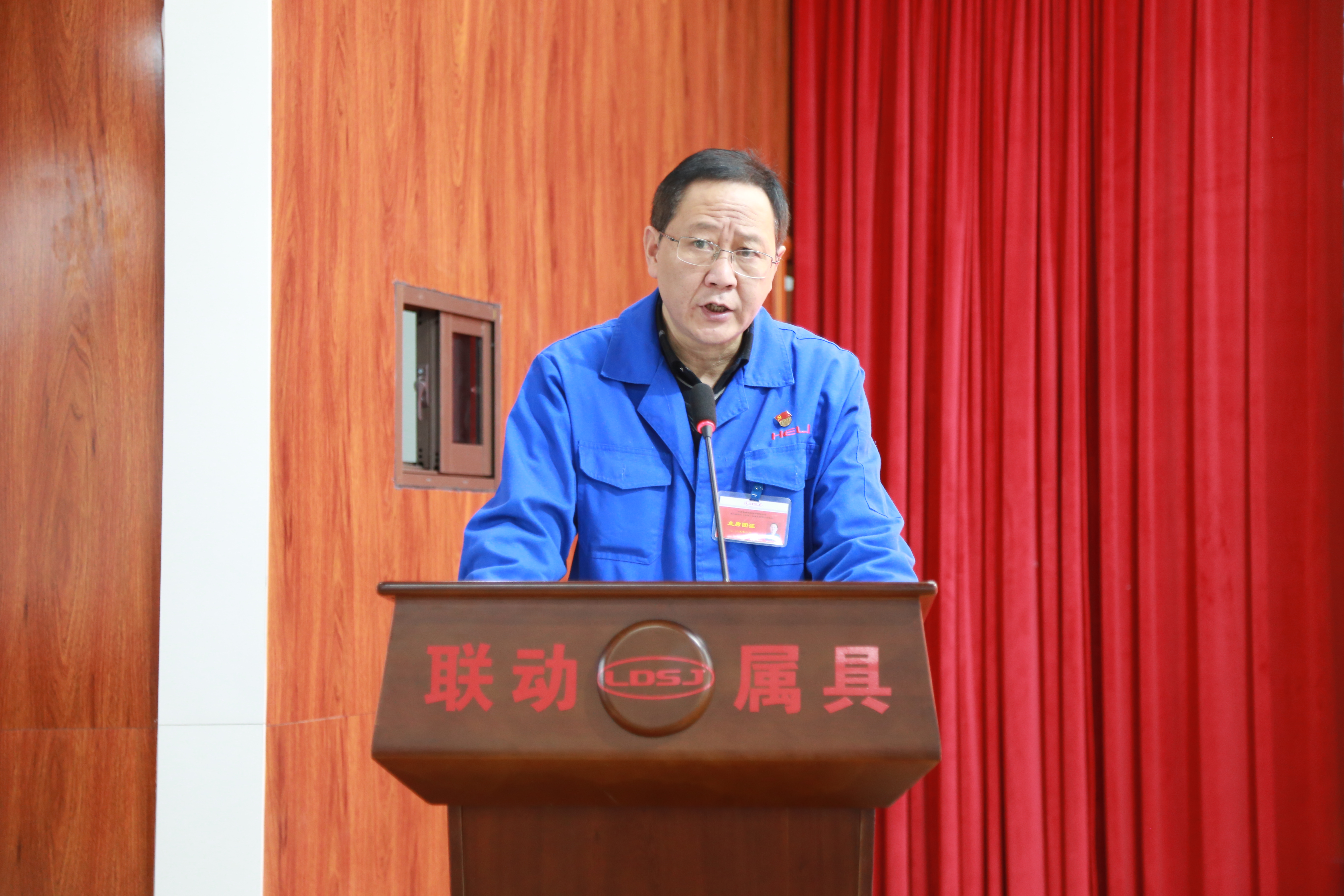 公司黨委書記、董事長、總經(jīng)理吳海曙作工作報告.JPG