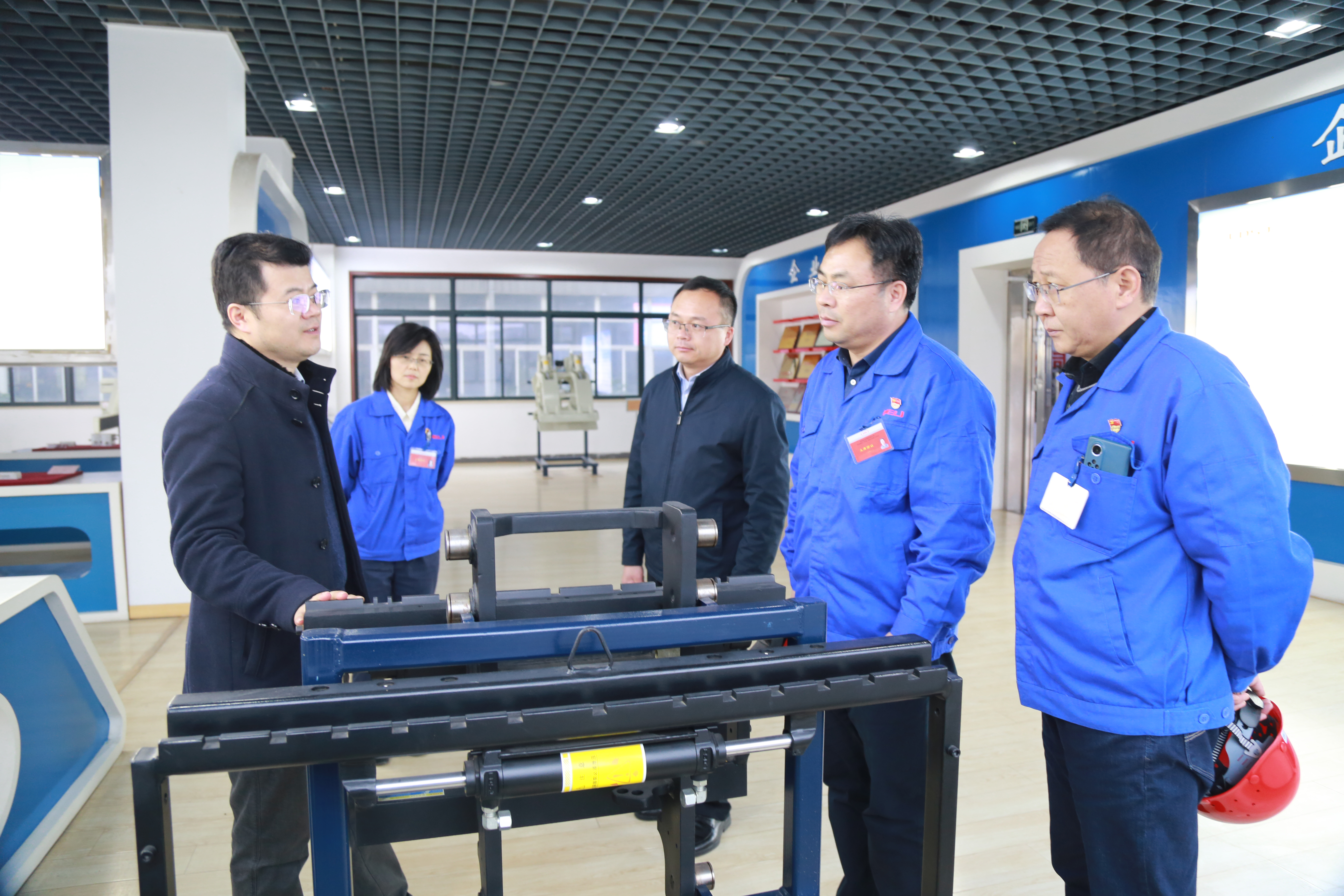 畢勝參觀銷售展廳.JPG